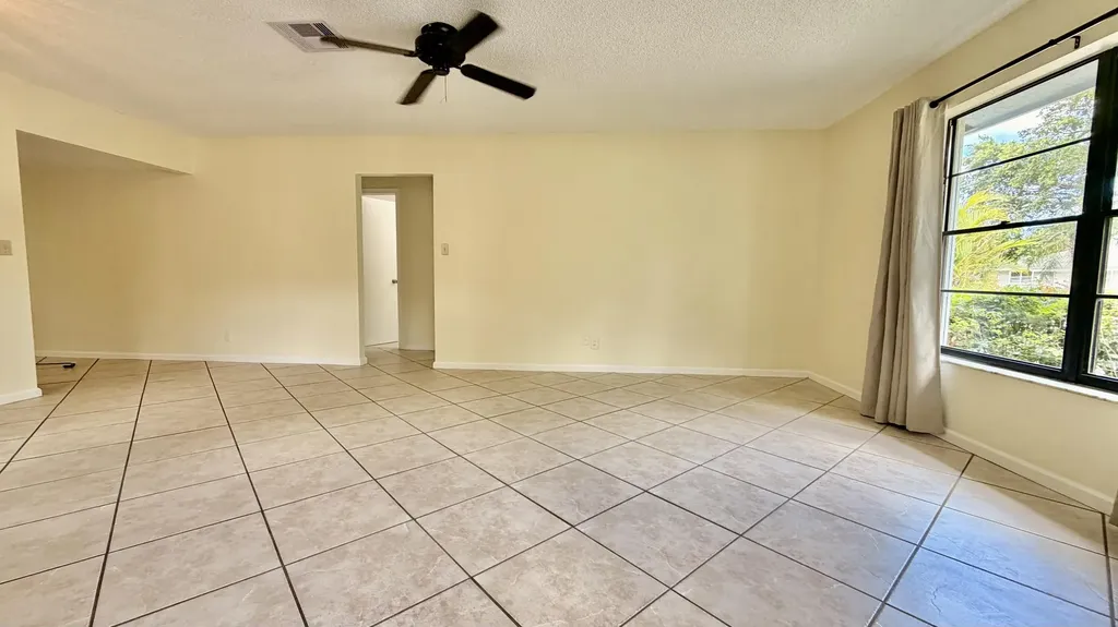 9121 E Highland Pines Drive Palm Beach Gardens FL 33418