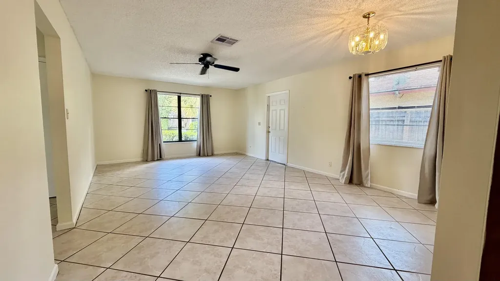 9121 E Highland Pines Drive Palm Beach Gardens FL 33418