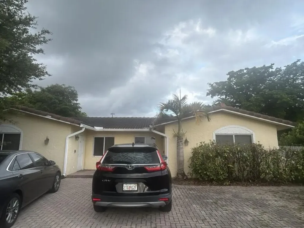 8362 NW 23rd Manor Coral Springs FL 33065