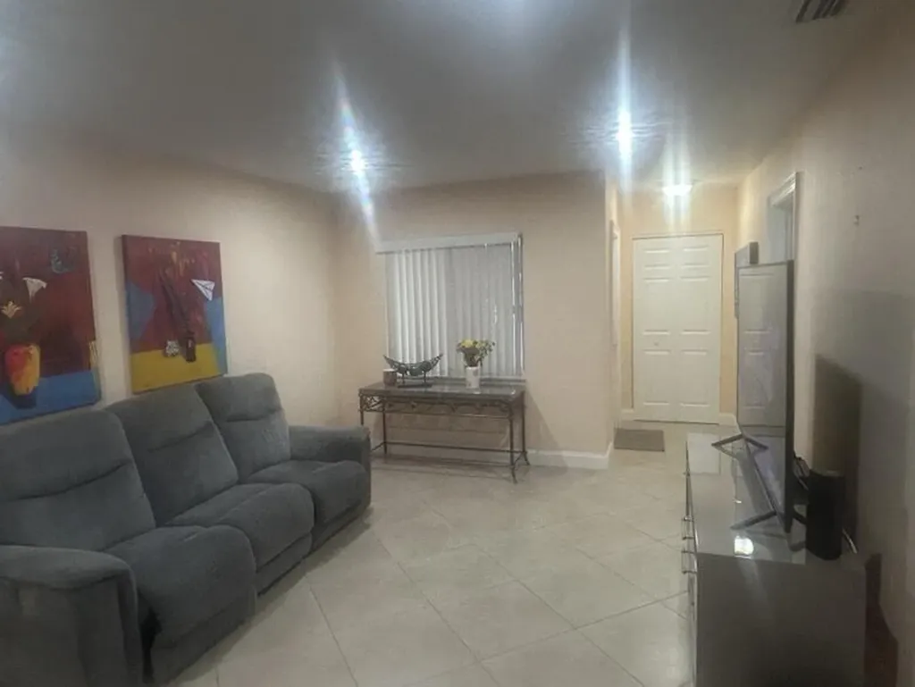 8362 NW 23rd Manor Coral Springs FL 33065