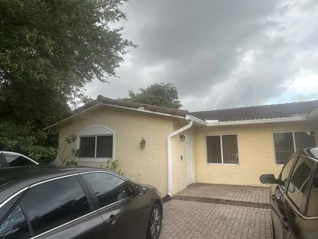 8362 NW 23rd Manor Coral Springs FL 33065
