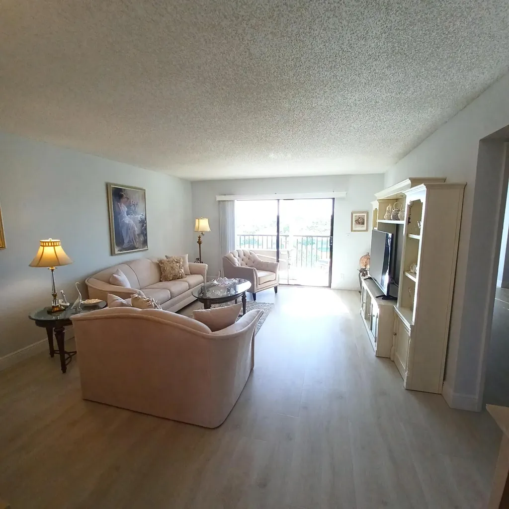 7260 Kinghurst Drive Delray Beach FL 33446