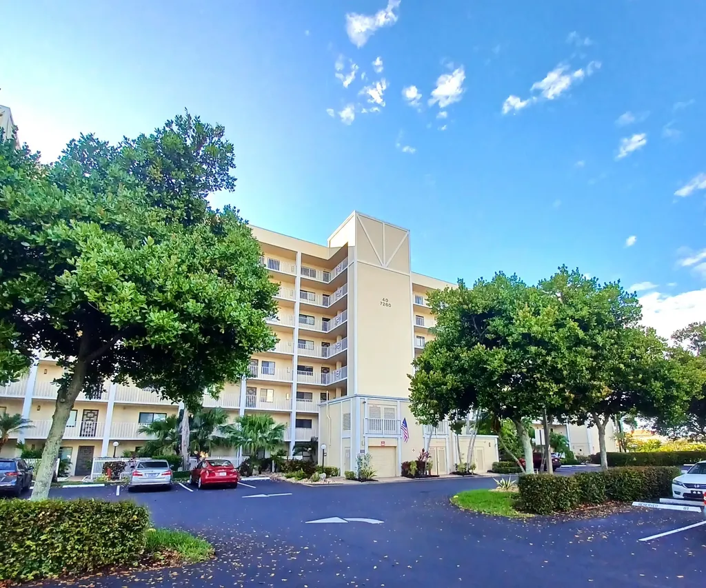 7260 Kinghurst Drive Delray Beach FL 33446