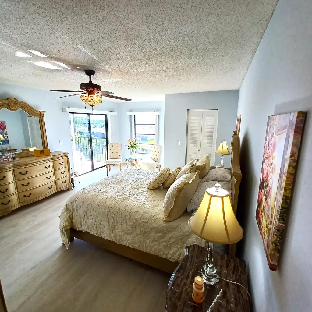 7260 Kinghurst Drive Delray Beach FL 33446