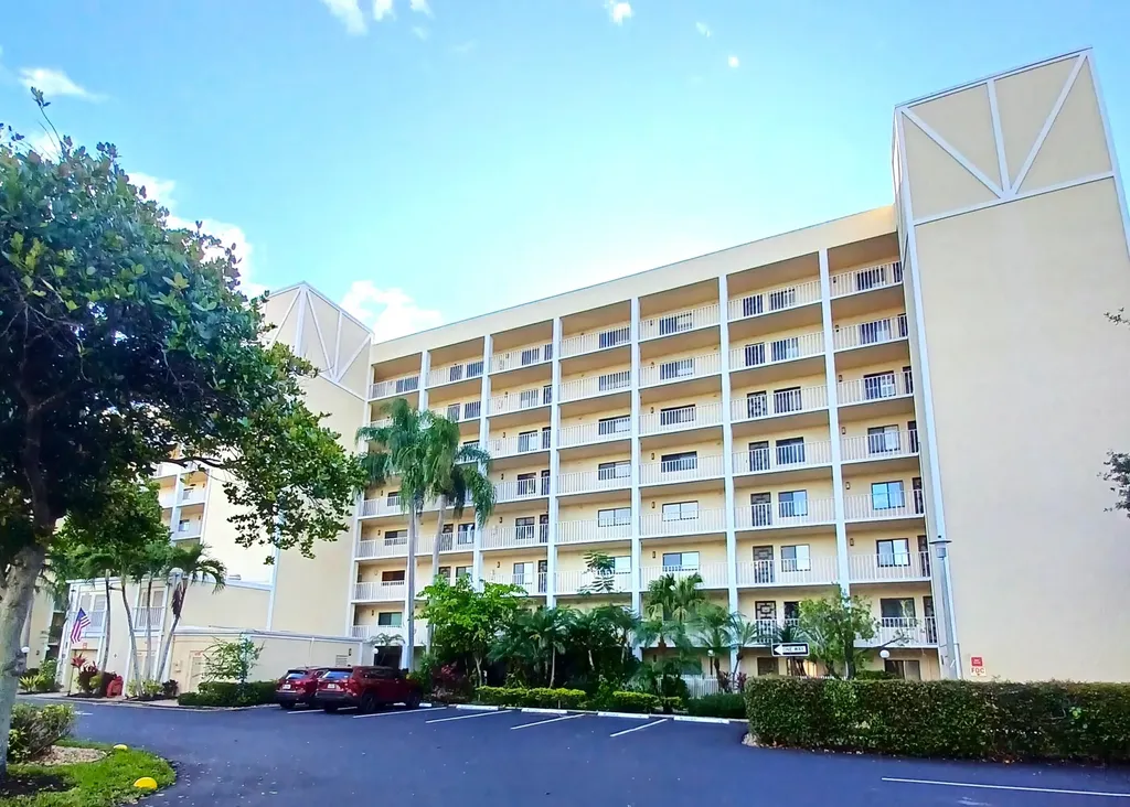 7260 Kinghurst Drive Delray Beach FL 33446