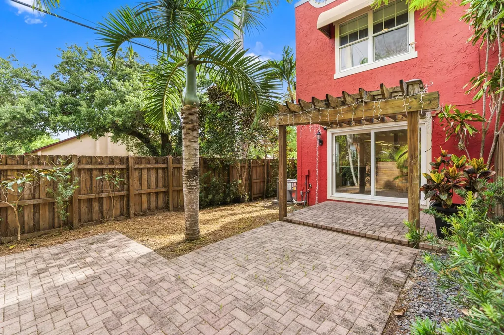 645 NW 2nd Avenue Fort Lauderdale FL 33311