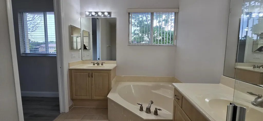 4305 Coventry Pointe Way Lake Worth FL 33461