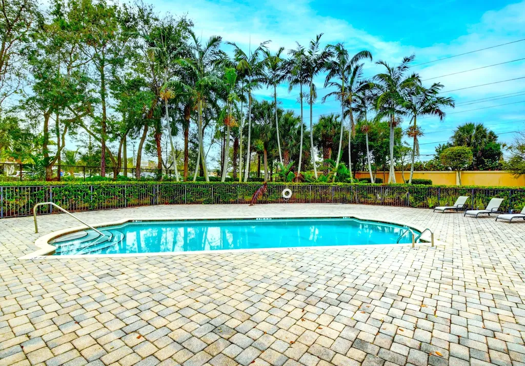 4305 Coventry Pointe Way Lake Worth FL 33461