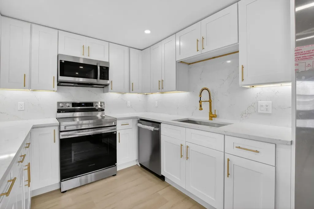 270 Brittany F Delray Beach FL 33446