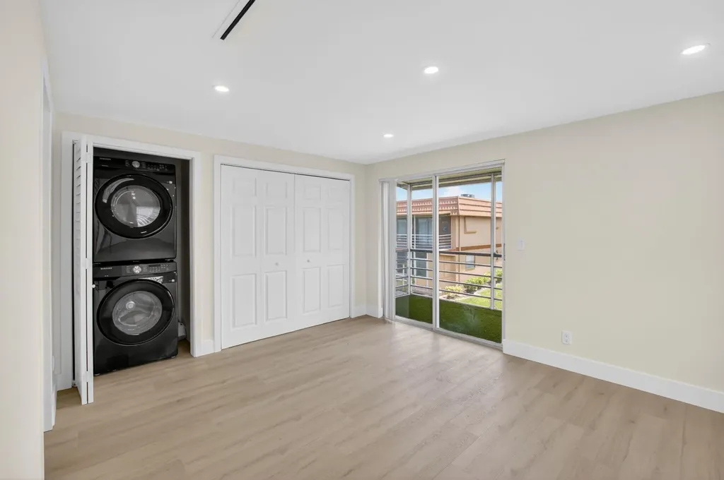 270 Brittany F Delray Beach FL 33446