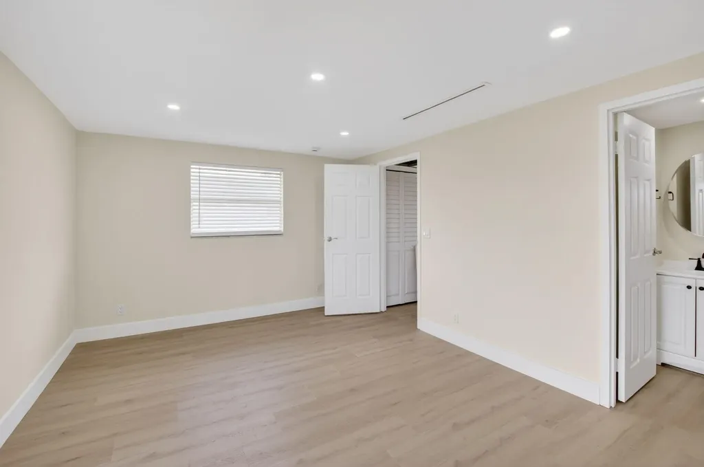 270 Brittany F Delray Beach FL 33446