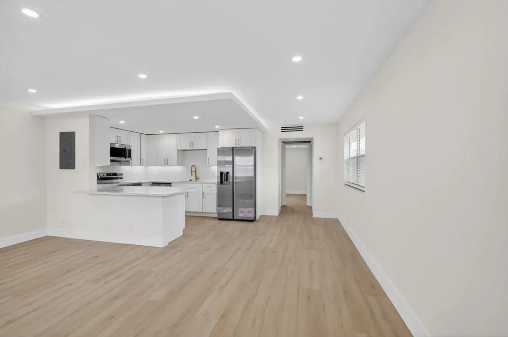 270 Brittany F Delray Beach FL 33446