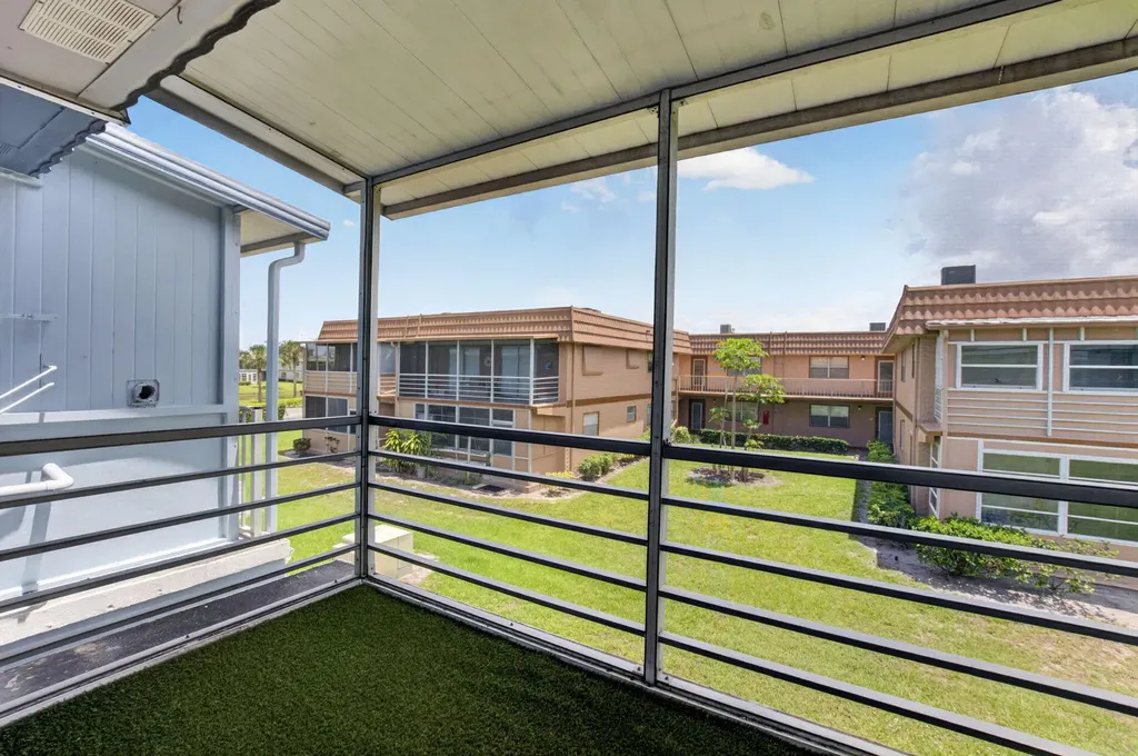 270 Brittany F Delray Beach FL 33446