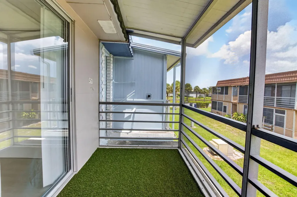 270 Brittany F Delray Beach FL 33446