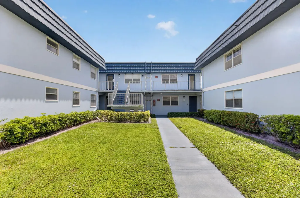270 Brittany F Delray Beach FL 33446