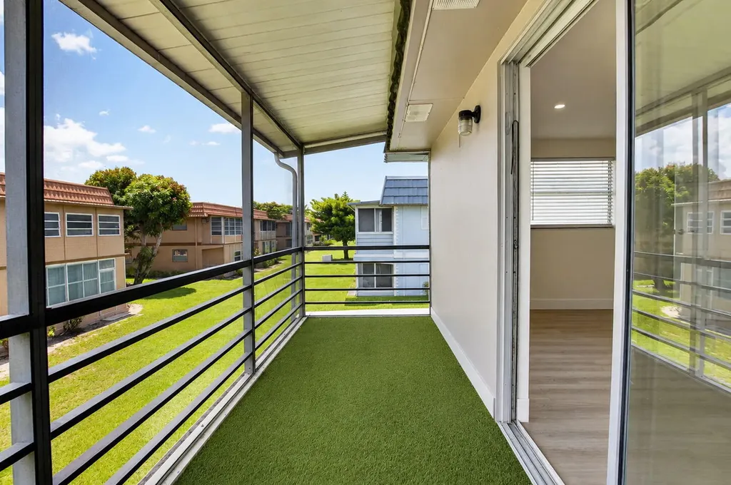 270 Brittany F Delray Beach FL 33446