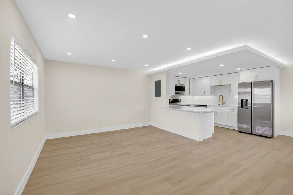 270 Brittany F Delray Beach FL 33446