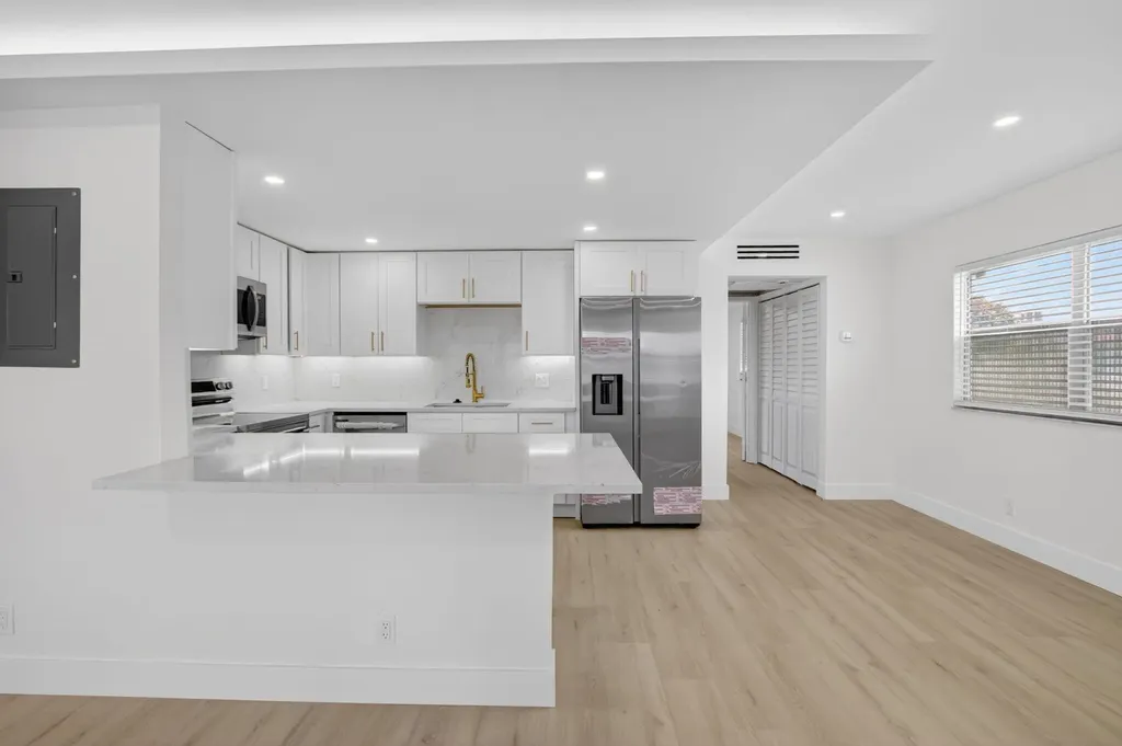 270 Brittany F Delray Beach FL 33446