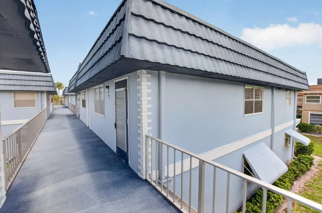 270 Brittany F Delray Beach FL 33446
