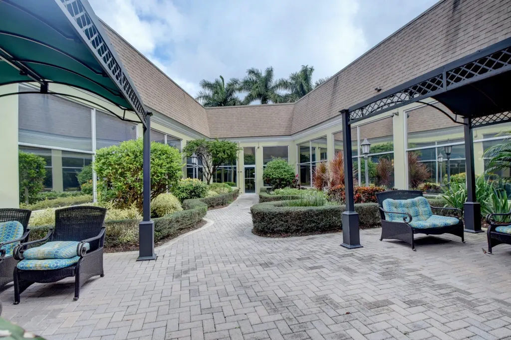 270 Brittany F Delray Beach FL 33446