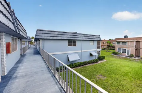 270 Brittany F Delray Beach FL 33446