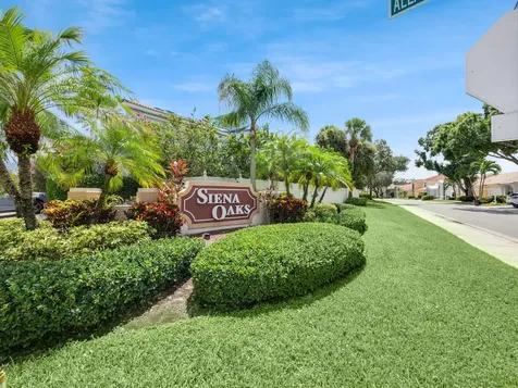 10109 Oak Bark Lane Palm Beach Gardens FL 33410