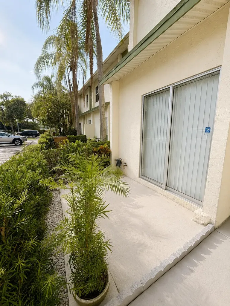 887 Crystal Lake Drive Pompano Beach FL 33064