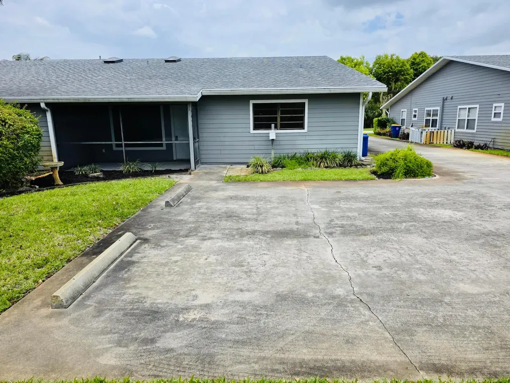 9095 SE Hobe Ridge Avenue Hobe Sound FL 33455