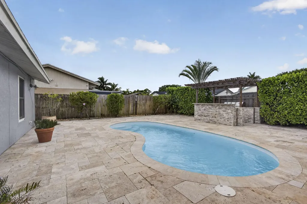 8443 Elaine Drive Boynton Beach FL 33472
