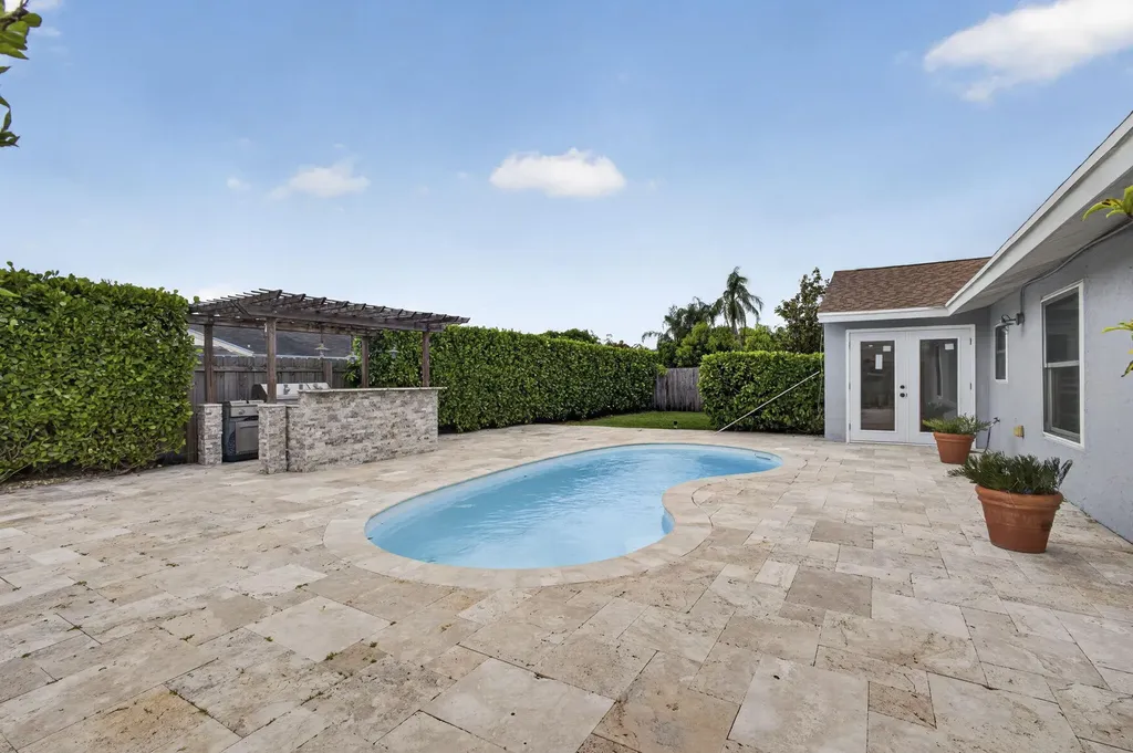 8443 Elaine Drive Boynton Beach FL 33472