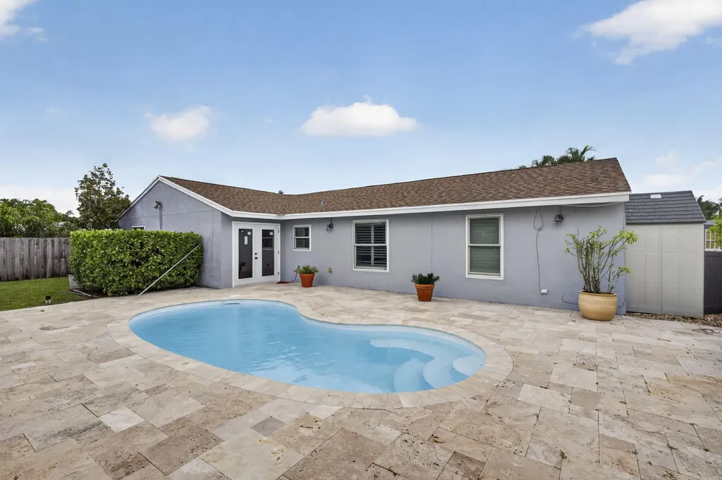 8443 Elaine Drive Boynton Beach FL 33472