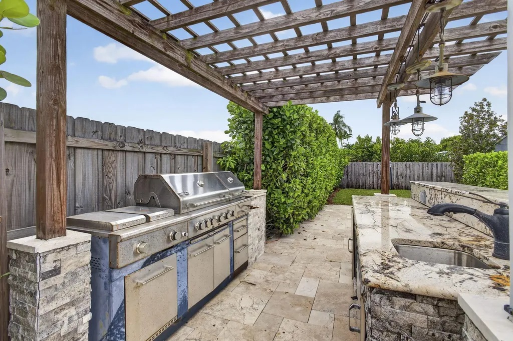 8443 Elaine Drive Boynton Beach FL 33472