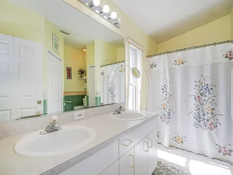 1360 10th Manor Vero Beach FL 32960