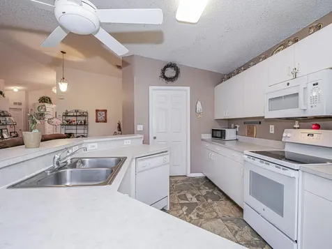 1360 10th Manor Vero Beach FL 32960