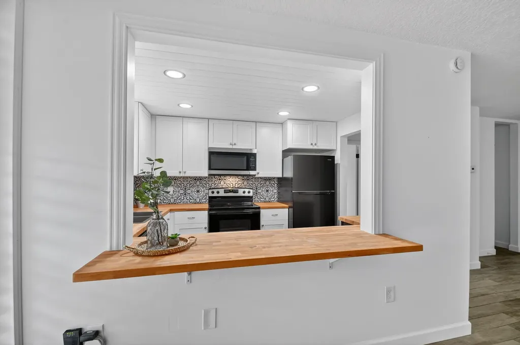 500 Davis Road Palm Springs FL 33461