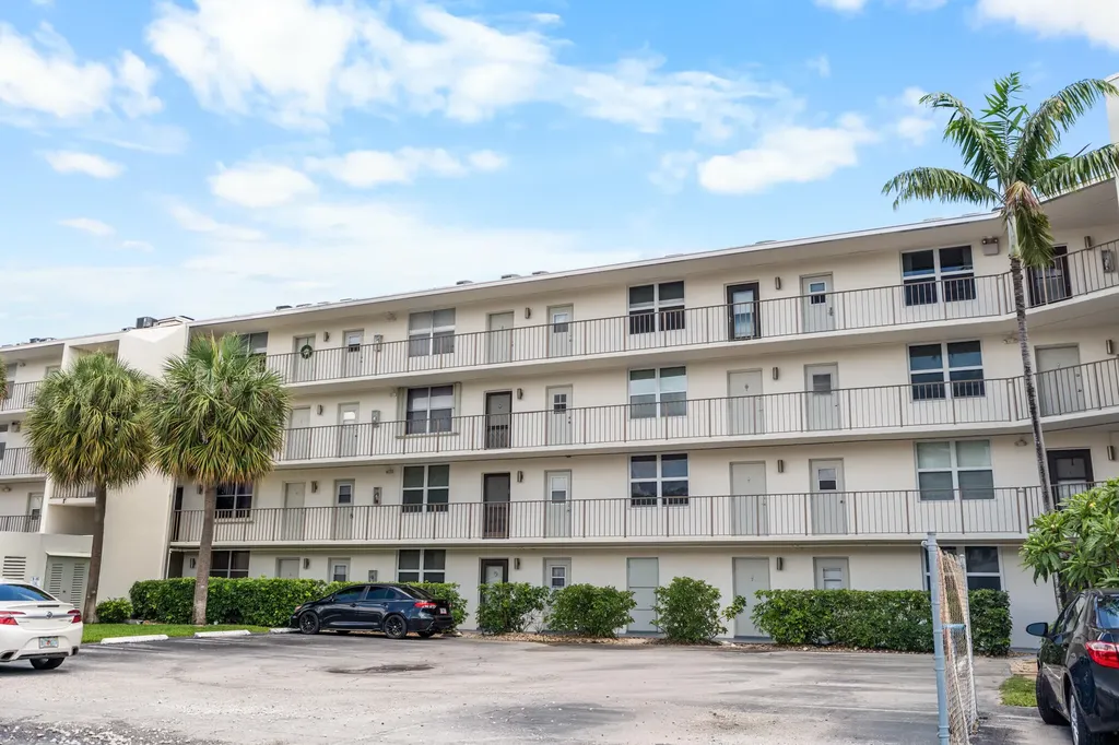 4501 NE 21 Avenue Fort Lauderdale FL 33308
