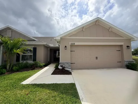 8642 Giovanni Avenue Fort Pierce FL 34951