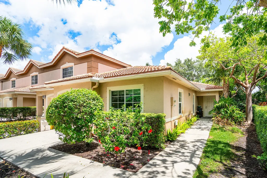 6719 Old Farm Trail Boynton Beach FL 33437