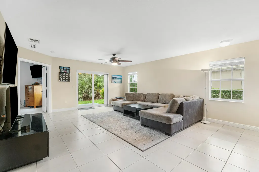 6719 Old Farm Trail Boynton Beach FL 33437