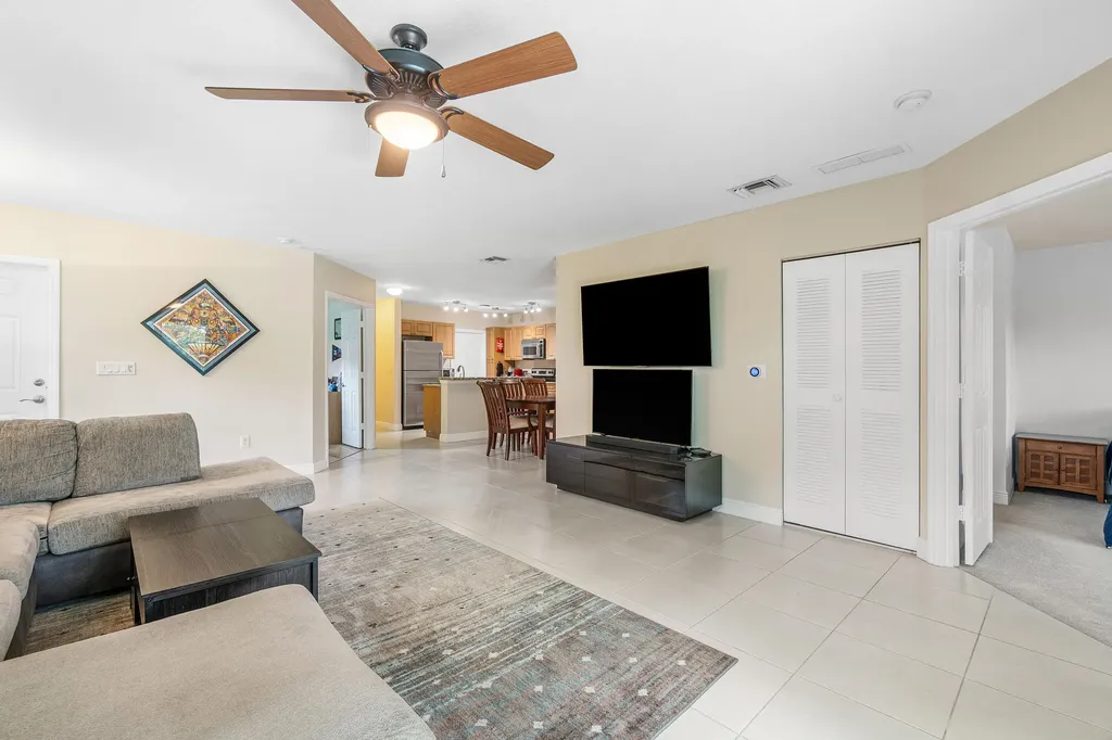 6719 Old Farm Trail Boynton Beach FL 33437