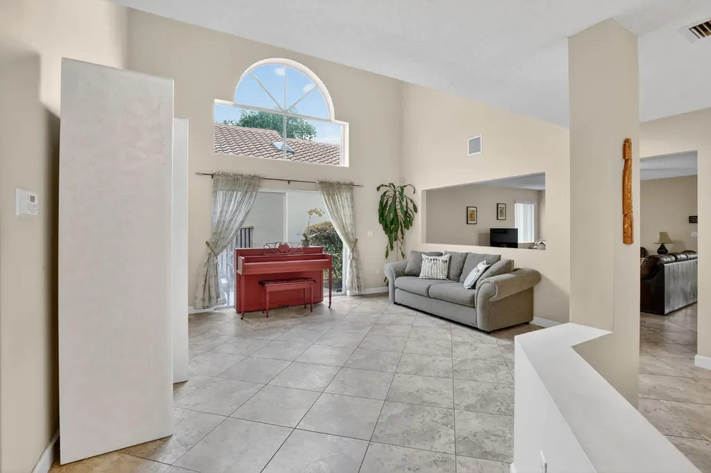 10111 NW 4th Street Plantation FL 33324