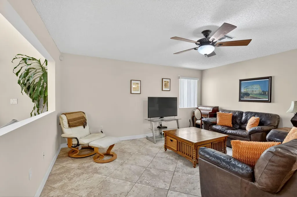 10111 NW 4th Street Plantation FL 33324