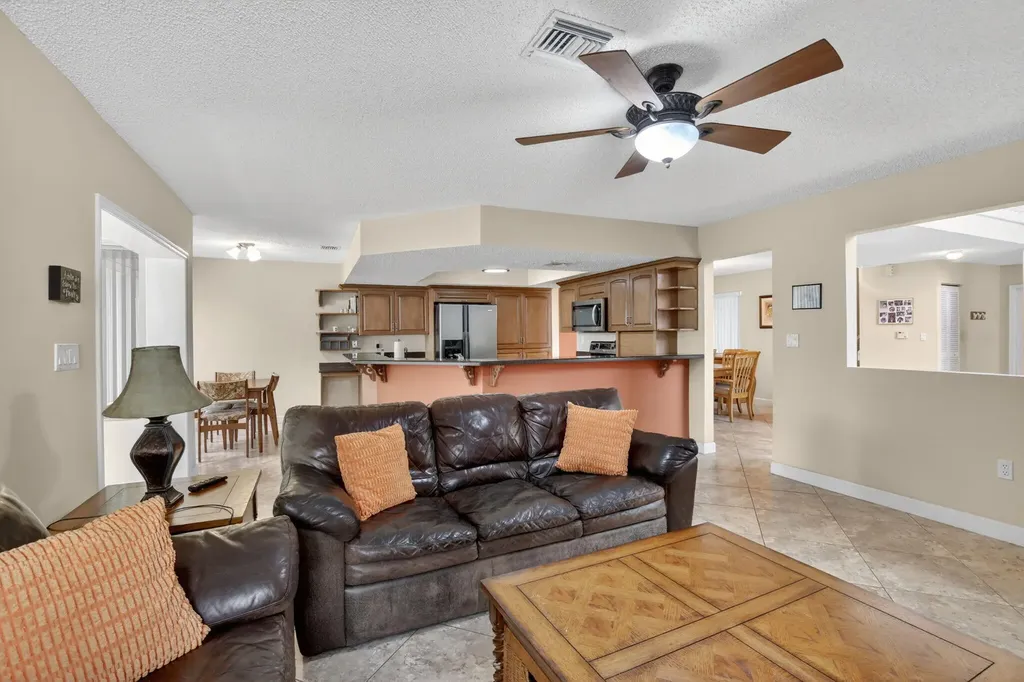 10111 NW 4th Street Plantation FL 33324