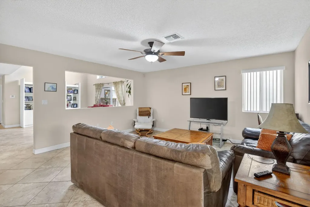 10111 NW 4th Street Plantation FL 33324