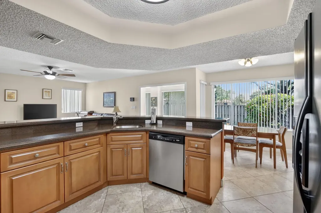 10111 NW 4th Street Plantation FL 33324