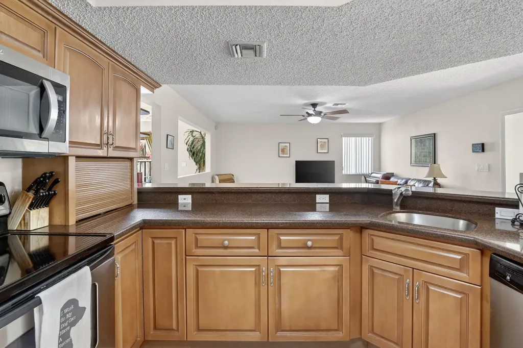 10111 NW 4th Street Plantation FL 33324