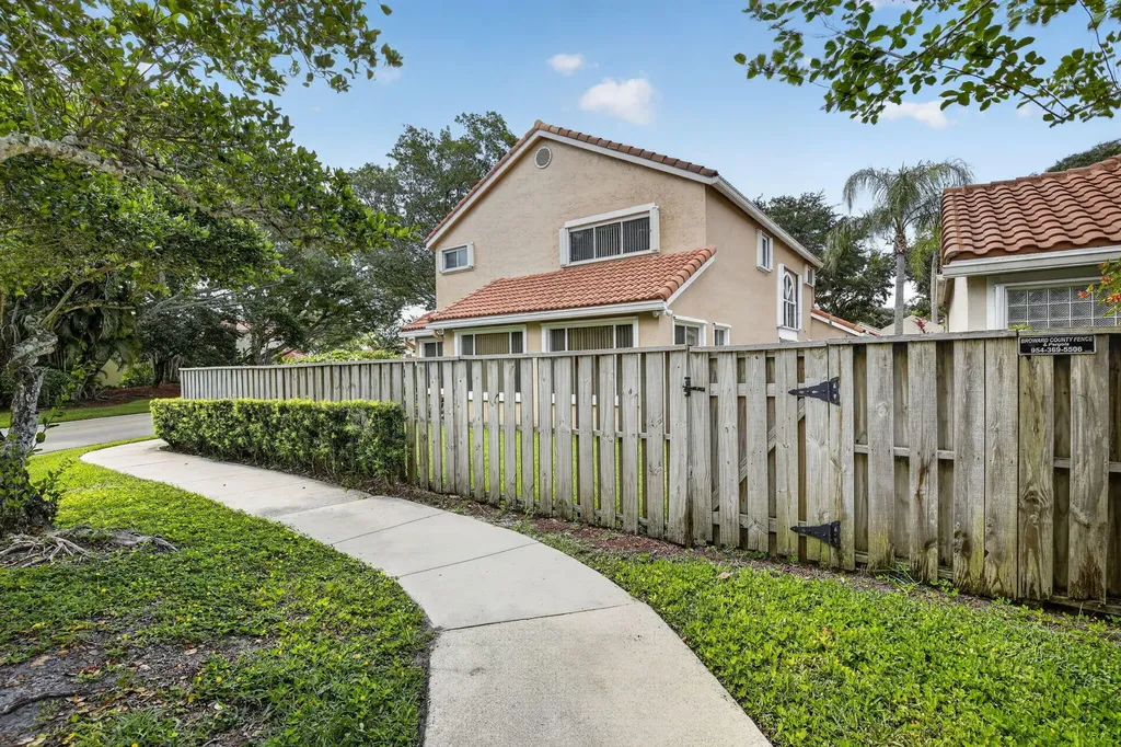 10111 NW 4th Street Plantation FL 33324