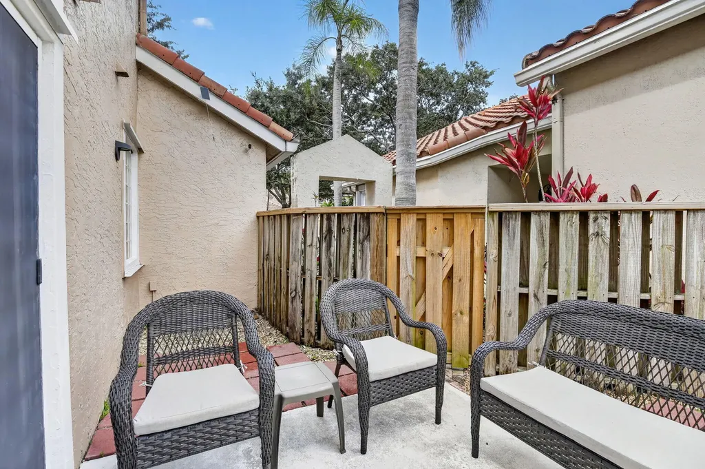 10111 NW 4th Street Plantation FL 33324