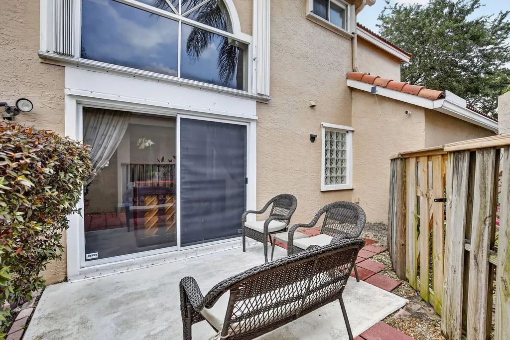 10111 NW 4th Street Plantation FL 33324