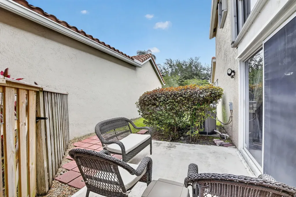 10111 NW 4th Street Plantation FL 33324